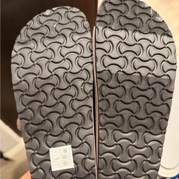 ‼️Skechers Double-Buckle‼️NEW Sandals in Tan with Gold Buckles - Picture 6 of 6